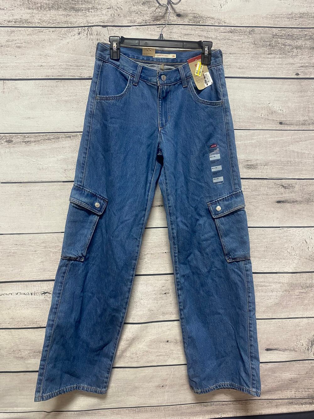 NWT - Ladies Levi's Superflow Cargo Jeans 26x32